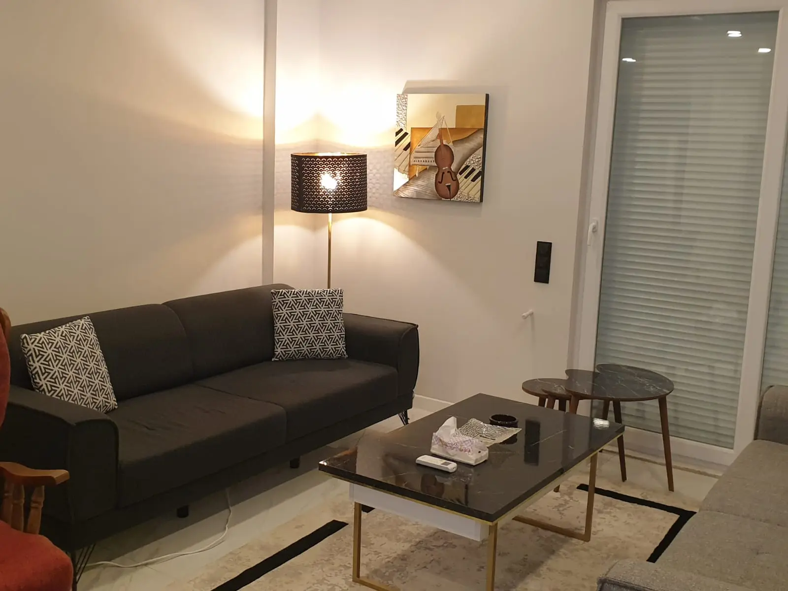 Spacious lounge